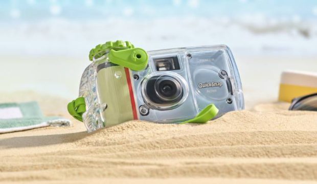 Fujifilm, QuickSnap™’in 40. Yılını Yeni Su Geçirmez ve Siyah-Beyaz Modellerinin Lansmanıyla Kutluyor
