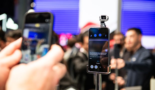 HONOR Robot Phone dünyaya tanıtılıyor