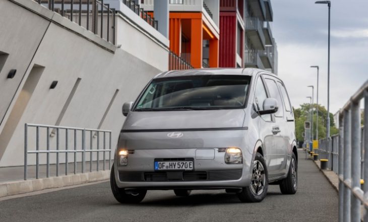 Hyundai STARIA Cargo Tanıtıldı: 450 Km Menzil ve 20 Dakikada Yüzde 80 Şarj